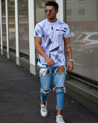 Instagram post by @_donthiago_ for Men's Fashion & Style. Caption reads: Anzeige*
Incredible shirt design by....