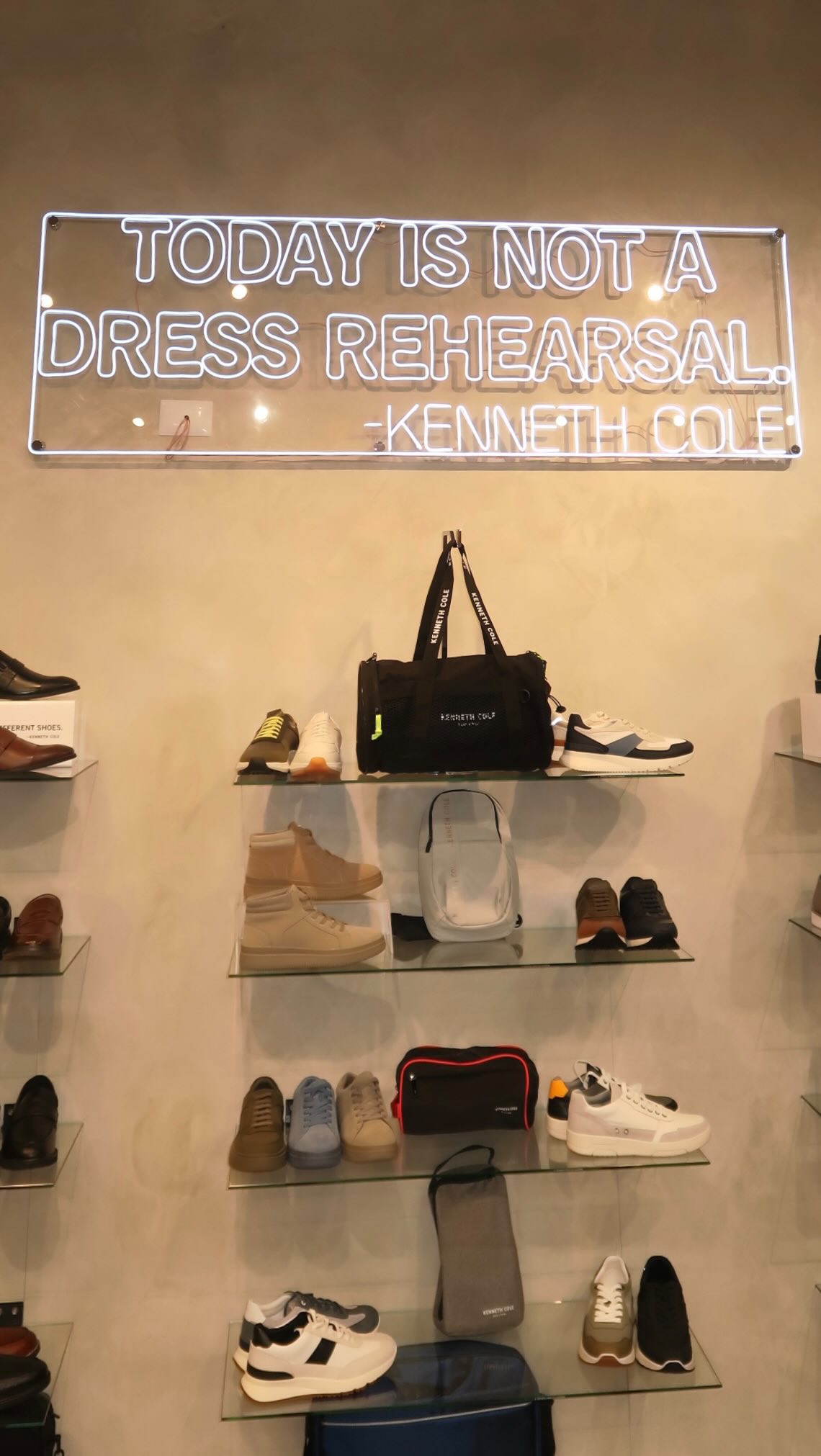 Instagram post by @puramariahidalgo for Kenneth Cole. Caption reads: Hi @kennethcolerd 🐑🎬🏳️🤍🦢🦢.