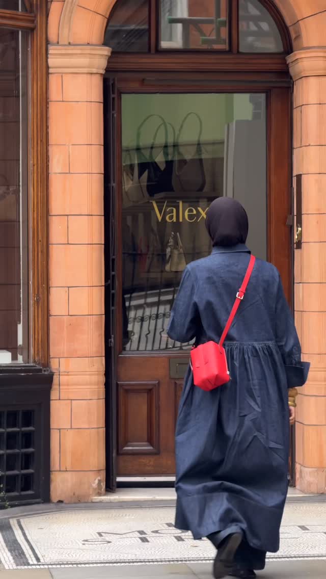 Instagram post by @niaamroun for Valextra. Caption reads: @Valextra Tric trac bag on the go in London....