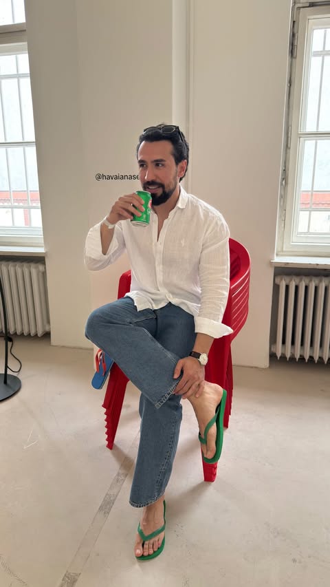 Instagram post by @razaghi.mehrad for Zalando. Caption reads: [...] you, jeans + Havaianas = 🔥 #havaianas....