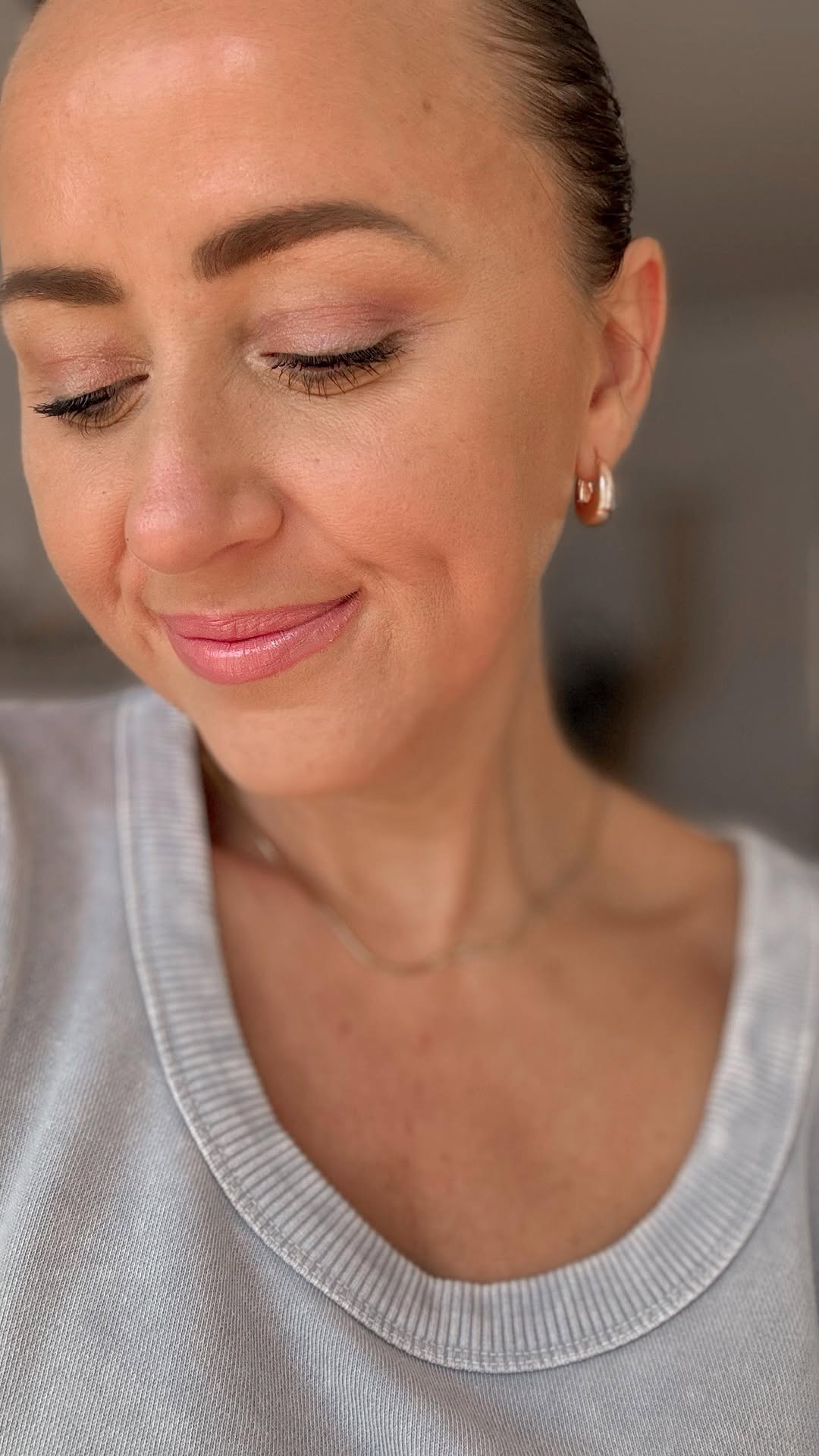 Instagram post by @fallonfarinacci for Cheekbone Beauty. Caption reads: [...] day for sustainable makeup brand....