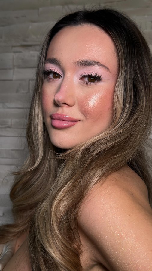 Instagram post by @oam.onlyaboutmakeup for BUZZStore. Caption reads: A touch of pink magic ✨🩷
.
.
.#makeup....