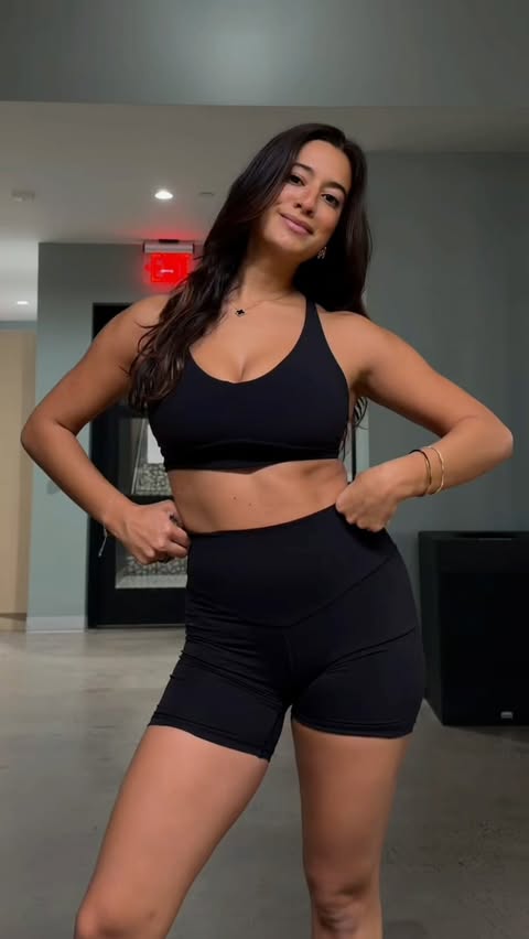 Instagram post by @thecarolinalifestyle for Crest. Caption reads: #CrestPartner #ad | building more confidence [...].