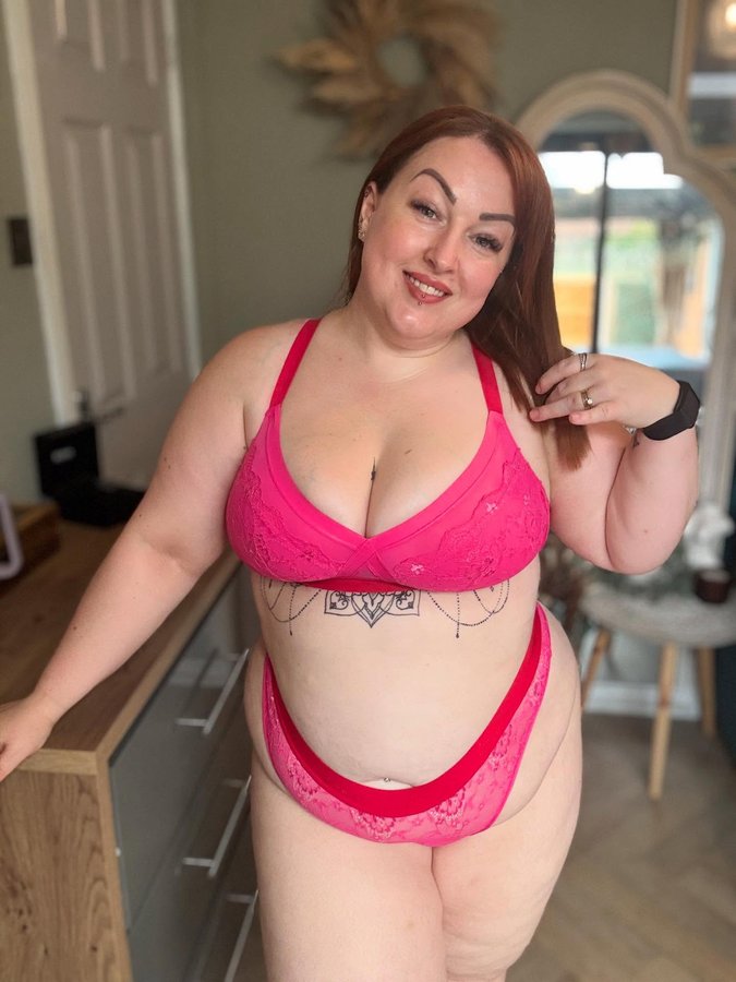 Instagram post by @curvy_crazy_cute for Lemonade Dolls. Caption reads: [...] filter ever could. Set worn is from....