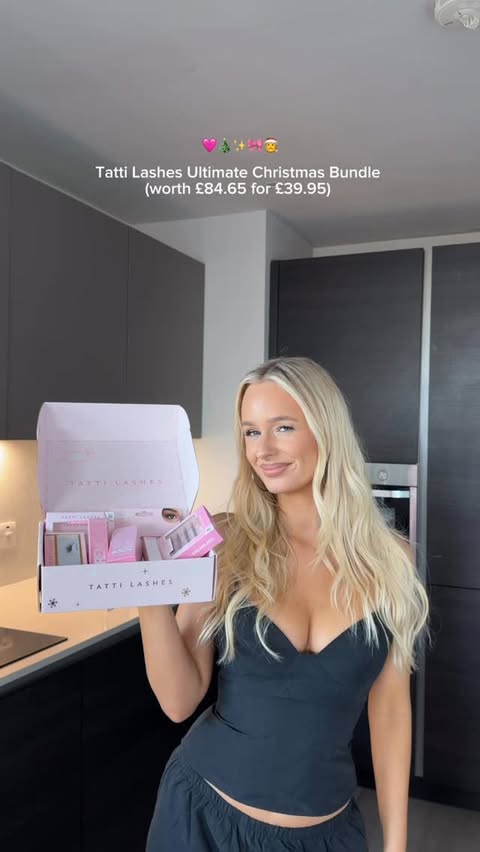 Instagram post by @cissyjones for TATTI LASHES. Caption reads: 10 ITEMS FOR £39.95?! 😱🎀🥺🎄✨ from @tatti_lashes....