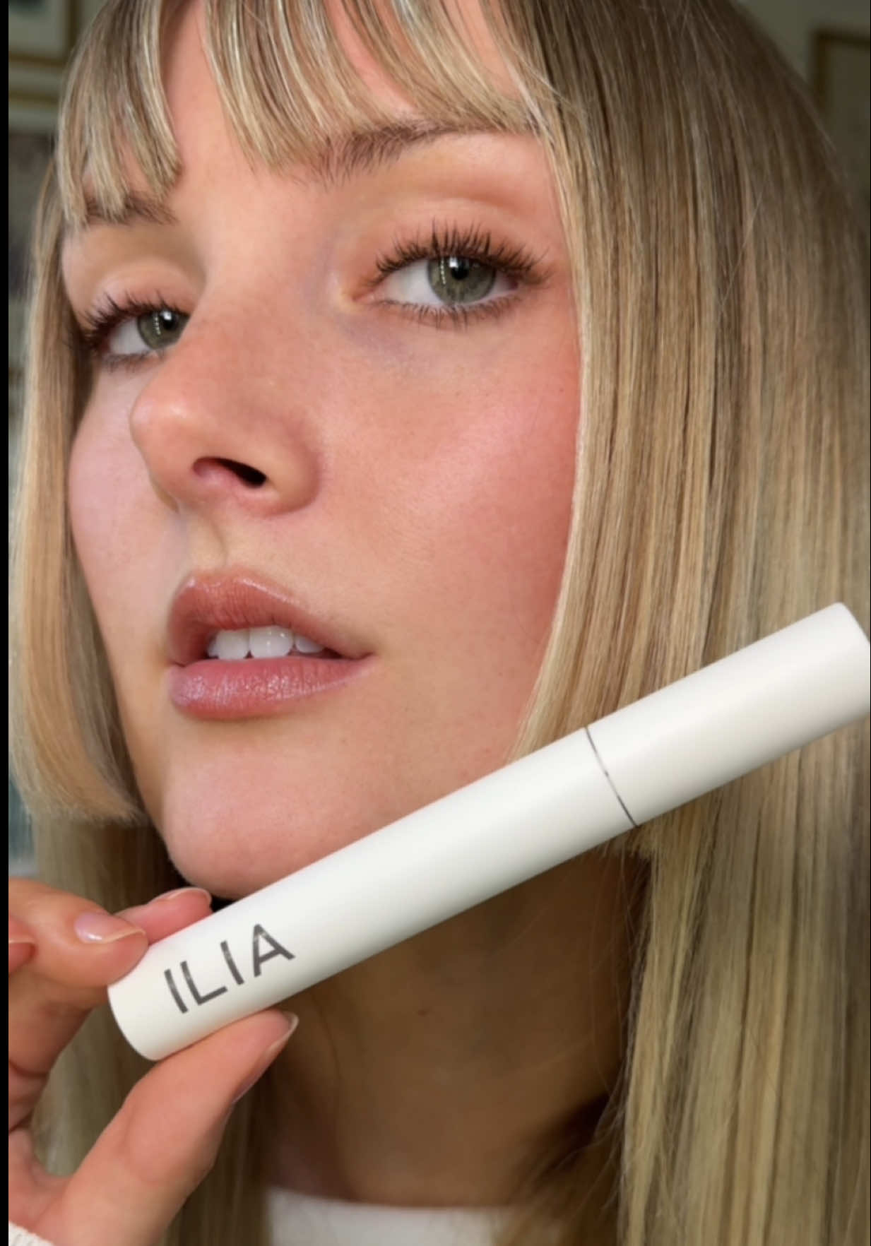 TikTok post by @anna_annora for ILIA Beauty. Caption reads: [...] Limitless Lash from @ILIA Beauty now comes....