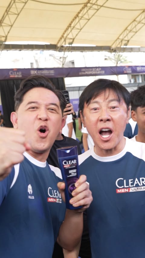 Instagram post by @donne_maula for Clear Vietnam. Caption reads: Coach Shin Tae Yong comeback??? STY lagi nyari....