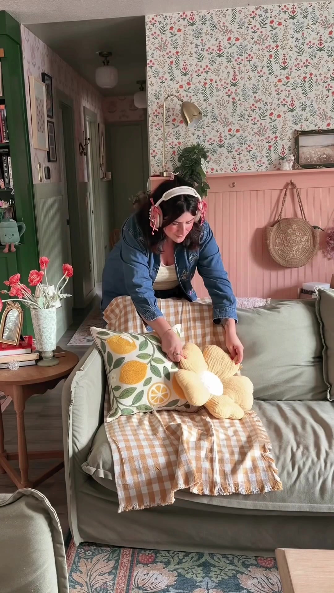 TikTok post by @flashesofstyle for O-Cedar. Caption reads: [...] my home with the new Punch sponges by....