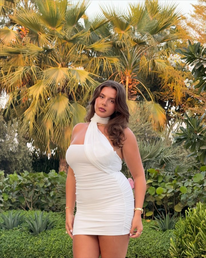 Instagram post by @mayridts for PEPPERMAYO. Caption reads: Dinner night out <3

Wearing @peppermayo Black....