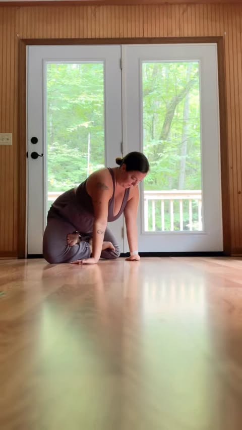 Instagram post by @joe_lizzzzzz_yoga for Alo Yoga. Caption reads: [...] 8: Lotus Pose — Alignment . . Sponsor....