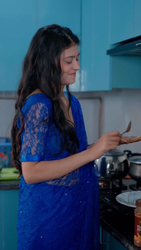 Instagram post by @shivani_saumya for AGARO Lifestyle. Caption reads: Start your day with a delicious crunch....