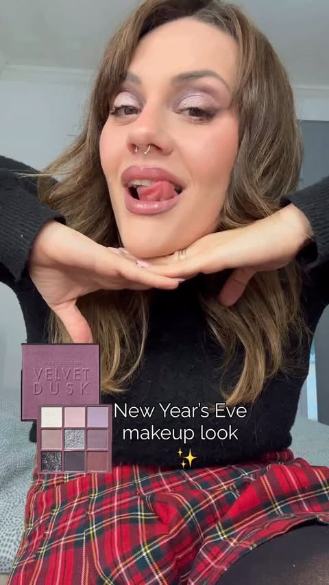 Instagram post by @eleonoramanni for Farmasi. Caption reads: Oggi proviamo la nuova palette di....