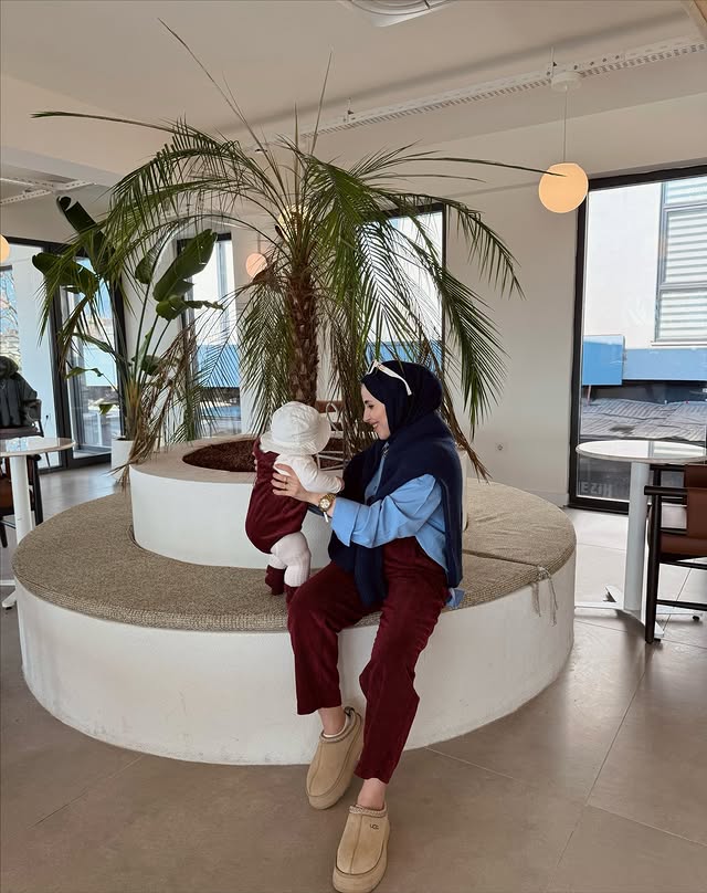 Instagram post by @kkubraustaa for Touche Prive. Caption reads: Enerjimi yükselten bir kombin....