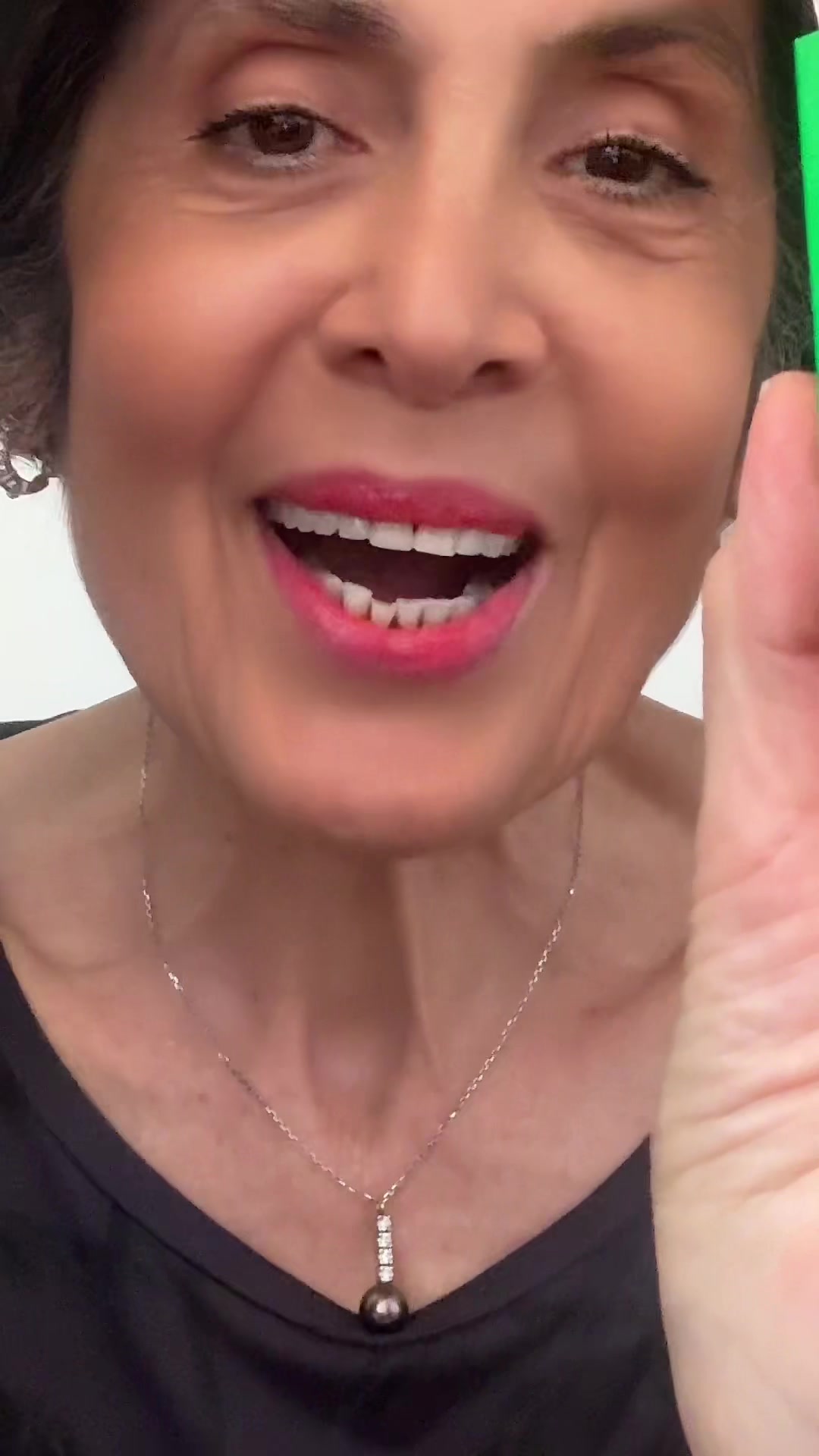TikTok post by @agnesscemama for Magnifaïk. Caption reads: Teinte Fraise 🍓 @Magnifaïk Beauty 💚....