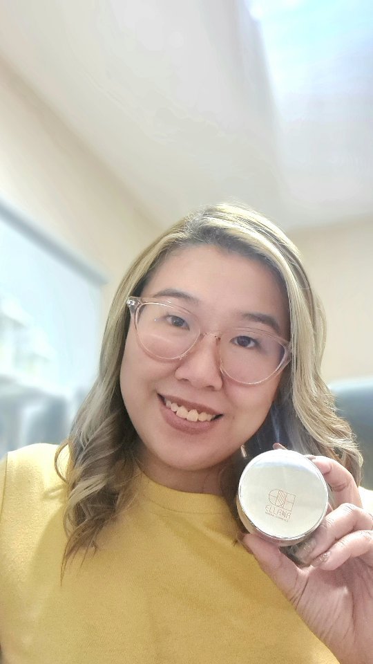Instagram post by @stephyssia for Ellana Cosmetics Official. Caption reads: Let's try this best selling loose mineral....