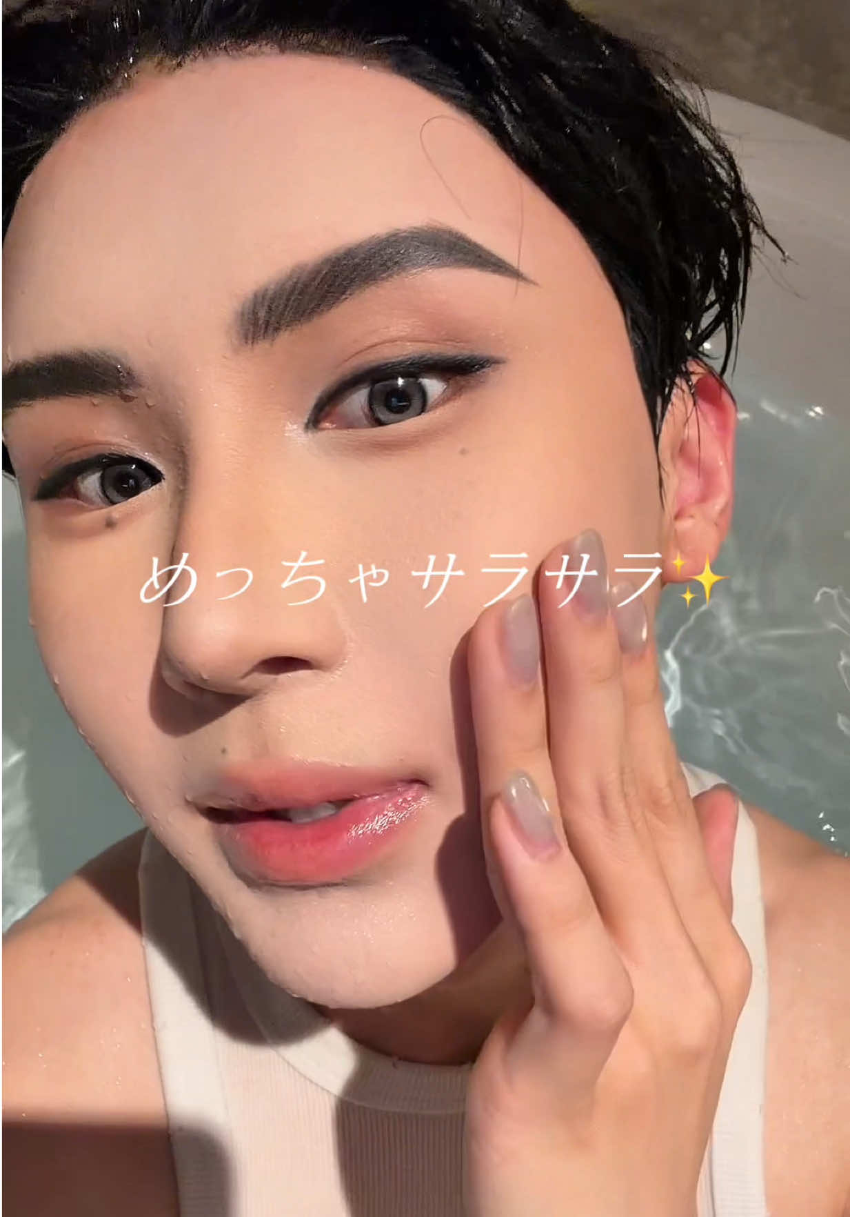 TikTok post by @_kimgyutae for Florasis. Caption reads: [...] あと店舗だと銀座シックスB1Fにあるから行ってみてねー！ @Florasis Shop....