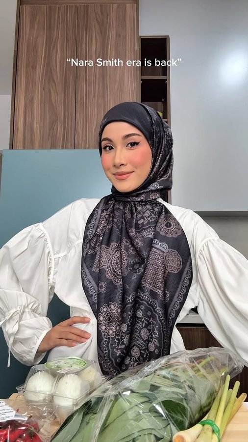 Instagram post by @aintasnim for TudungPeople. Caption reads: [...] Satu air! 

Im wearing tudung from....