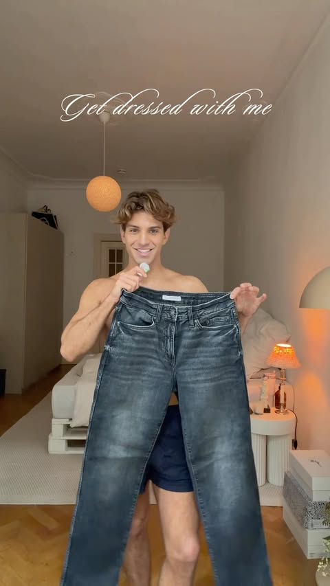 Instagram post by @lejsibrahimovic for Reserved. Caption reads: anzeige ~ THE jeans for fall 🤍 @reserved relaxed....