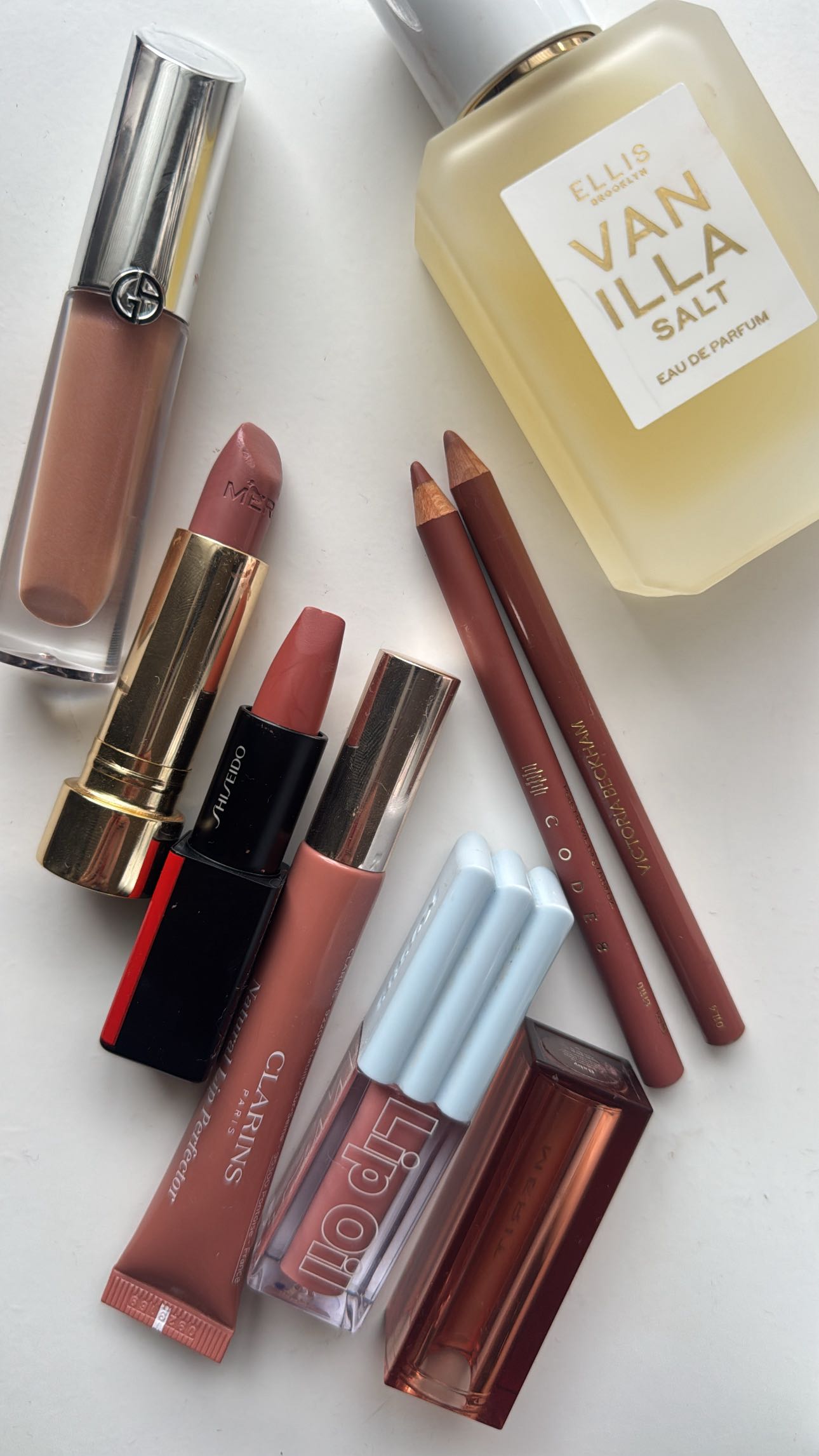 Instagram post by @cherwebbmakeup for Sunday Riley. Caption reads: Sunday Live with my fav 10am crew! 
All the autumn....