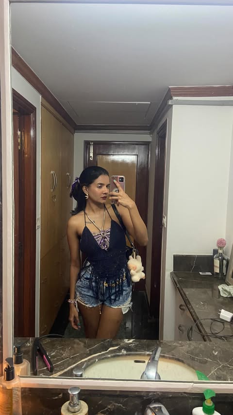 Instagram post by @the_amritha_nair for Corona. Caption reads: [...] at the king claw stage
#ThisIsLiving....