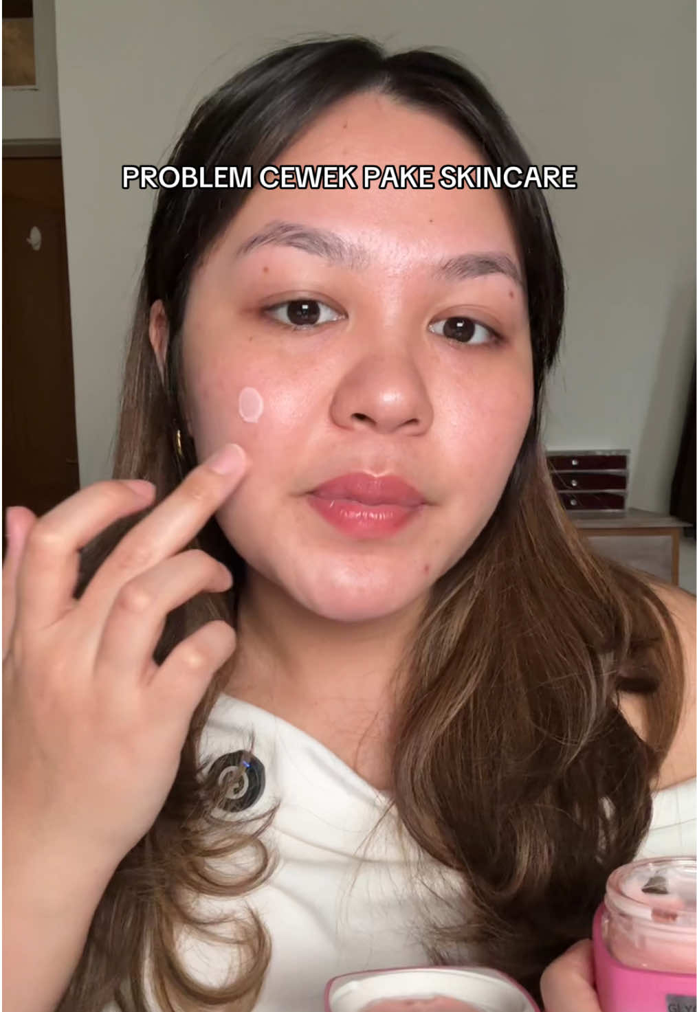 TikTok post by @jourimanzkyp for L’Oréal Paris Indonesia. Caption reads: Baru kali ini gue nemu skincare yang ada....