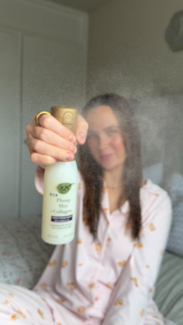 Instagram post by @amielbeale for OGX Beauty. Caption reads: [...] bouncier my hair looks after styling....