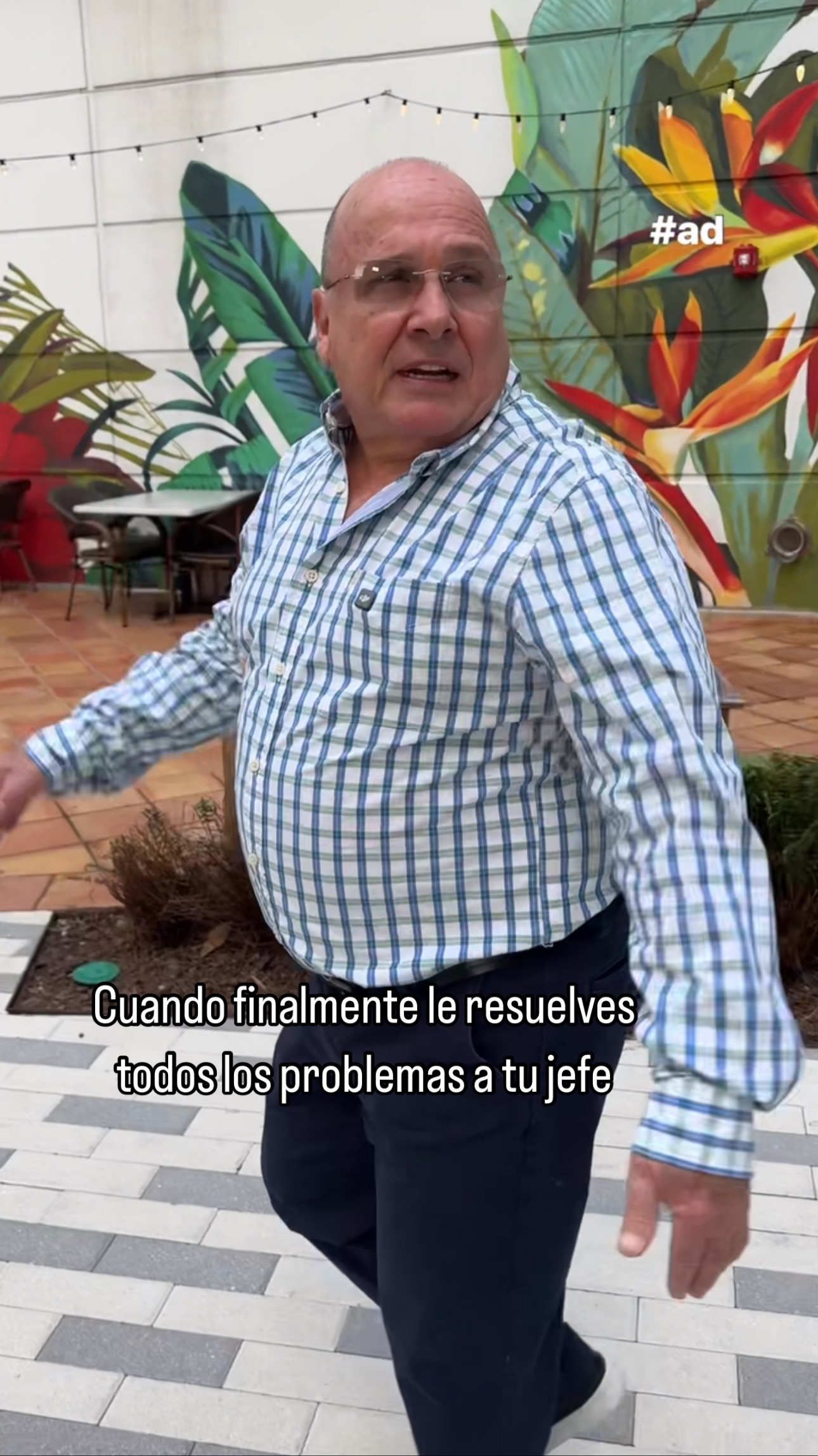 Instagram post by @los_chicaneros for T-Mobile. Caption reads: Cuando finalmente le resuelves todos los problemas....