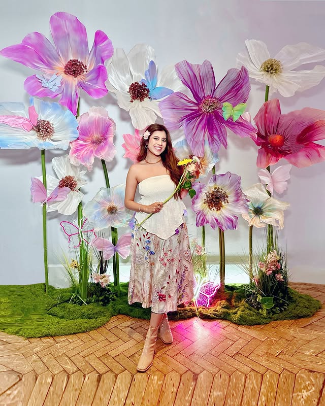 Instagram post by @mahisarna for Marc Jacobs Fragrances. Caption reads: [...] the playful floral notes from....