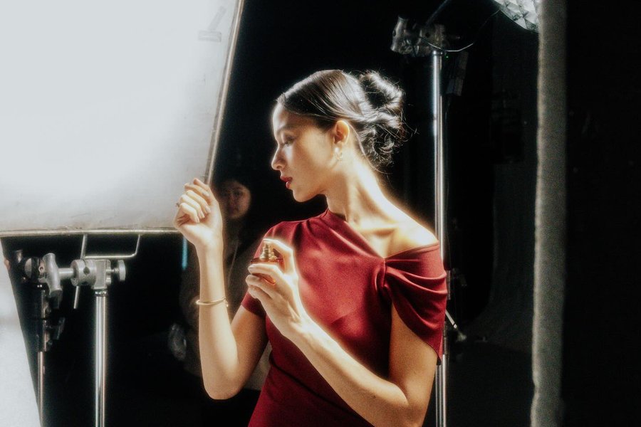 Instagram post by @putrimarino for Oriflame. Caption reads: This scent tells a story of elegance, opulence and....