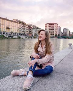 Instagram post by @elena.meola for Pimkie. Caption reads: • Keep smiling, no matter what •
•....