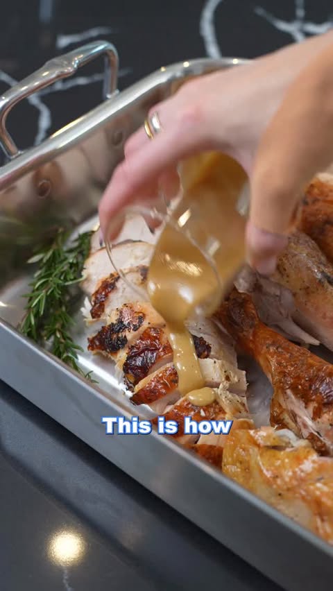Instagram post by @kellyscleankitchen for Hestan Culinary. Caption reads: How to make the best Thanksgiving gravy 🦃 

With....