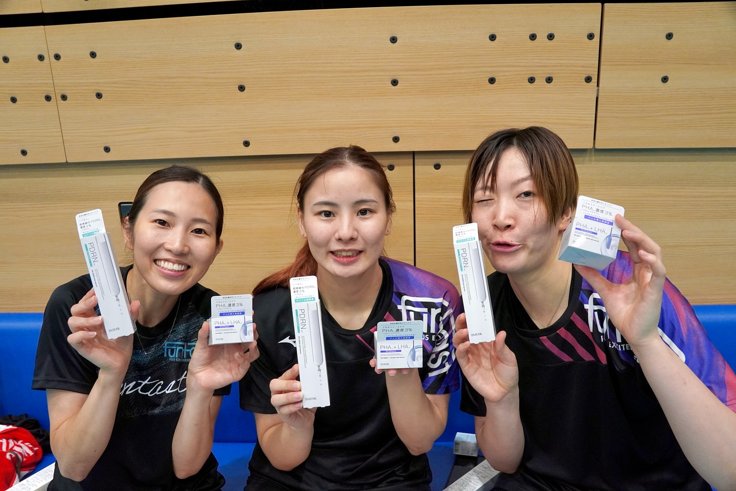 Instagram post by @springs_officia1 for matsukiyo. Caption reads: マツキヨココカラ&カンパニー🤝

自宅で #塗る肌管理 🧖‍♀️🧴
#美容皮膚科学スキンケア....