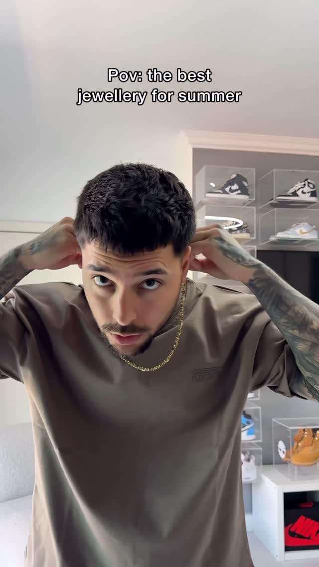 Instagram post by @gonolivier for Cernucci. Caption reads: Always with the good jewels 💎 
@cernucci....