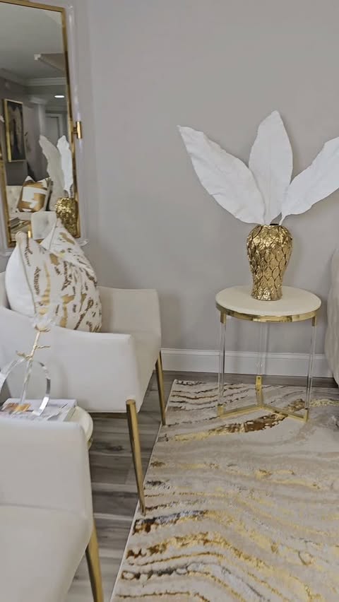 Instagram post by @lore_glamdecorstyle for Z Gallerie. Caption reads: [...] ✨🌿 Loving how these Canna Leaves from....
