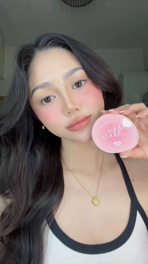 Instagram post by @charlynn_icban for Barenbliss. Caption reads: [...] for that pinky flush @barenblissph....