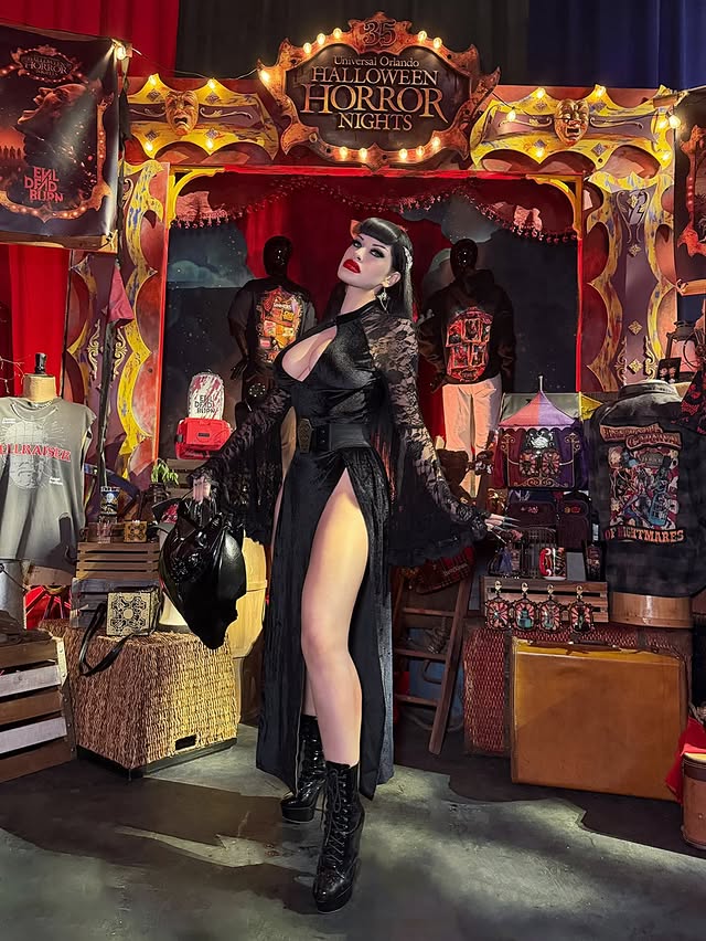 Instagram post by @victoriavenin for KILLSTAR. Caption reads: [...] for 💸 off! 💋 Purse courtesy of @killstar....