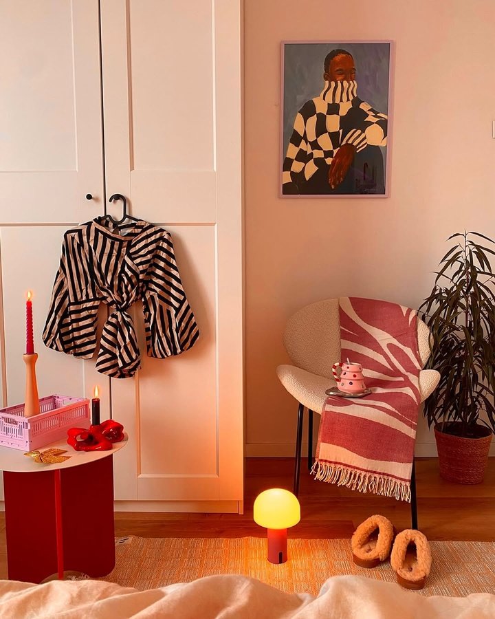 Instagram post by @pastelcrib for Wehkamp. Caption reads: View from the bed 🧸

Unwinding oneself after a....