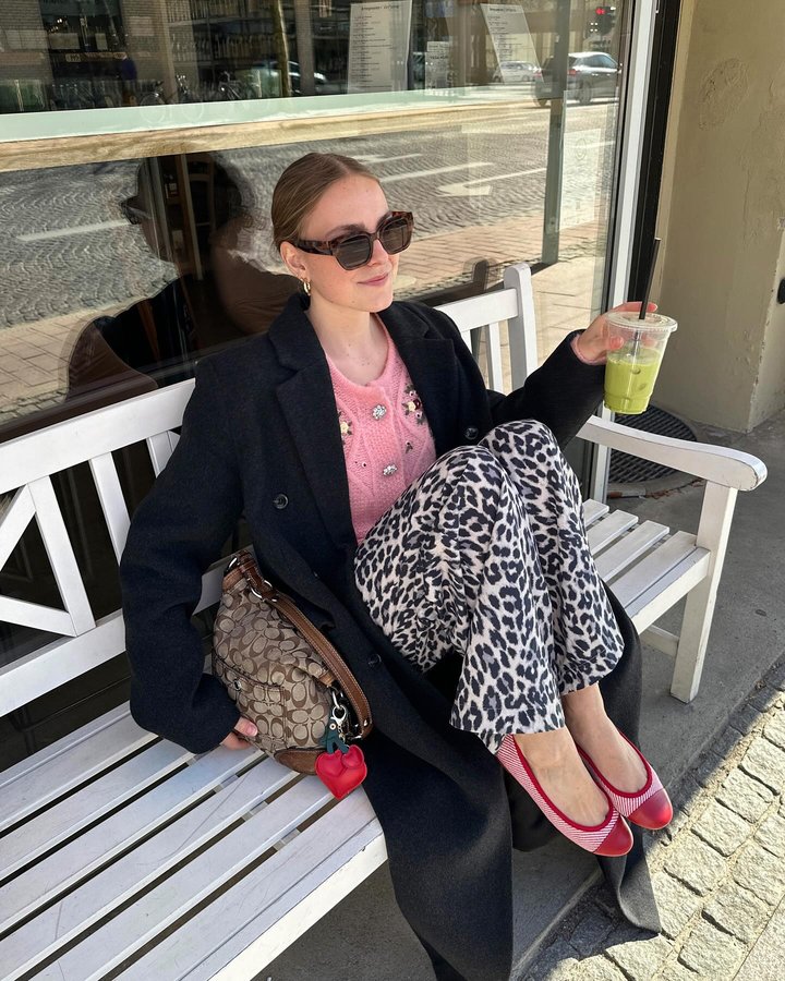 Instagram post by @karoliinejuul for Lollys Laundry. Caption reads: Ballerinas for spring 🍒 
 
 
 
 
 
*annoncetags.