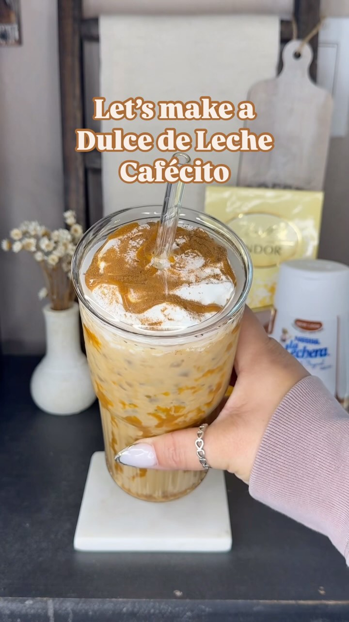 Instagram post by @ds_cafecito_bar for Chobani. Caption reads: 𝐅𝐫𝐞𝐬𝐡 𝐂𝐨𝐟𝐟𝐞𝐞 𝐁𝐞𝐚𝐧𝐬 𝐚𝐥𝐰𝐚𝐲𝐬....