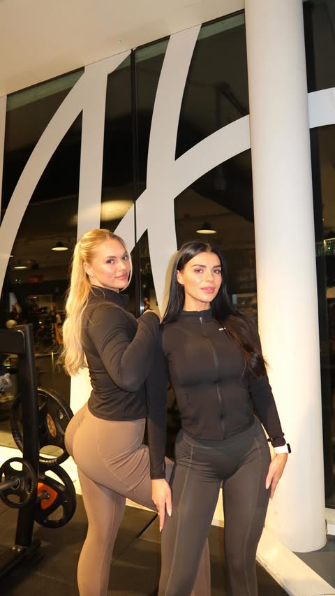 Instagram post by @cathincavallen for XXL Nutrition. Caption reads: Train legs with us 🍑😈🦍

#xxlnutrition....