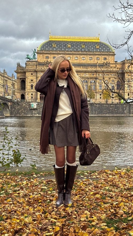 Instagram post by @anetjiskra for C&A. Caption reads: [...] inspirace na bundy a kabáty z @ca 🍁🍂, kde....