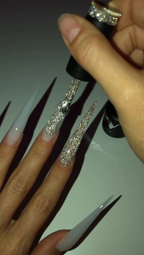 Instagram post by @noodle_yess for VBeautyPure. Caption reads: a gold reflective with depth ✨ she’s dramatic —....