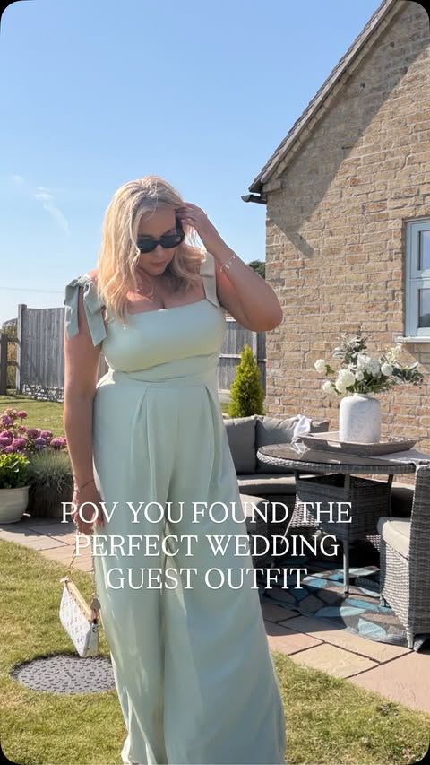 Instagram post by @amywhitfield_official for JJ's House. Caption reads: [...] JAW610 for discount at checkout 🛒🛍️....