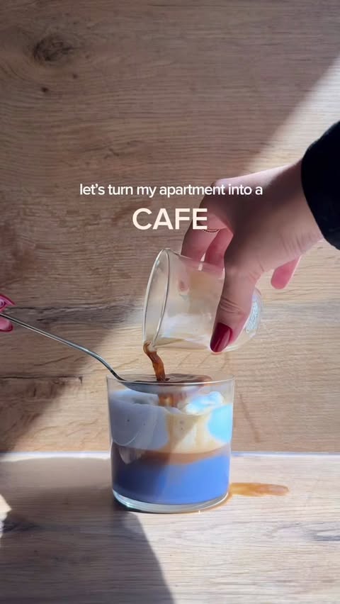 Instagram post by @viktoria.psd for De’Longhi. Caption reads: I got a new coffee machine from @delonghi_at and....