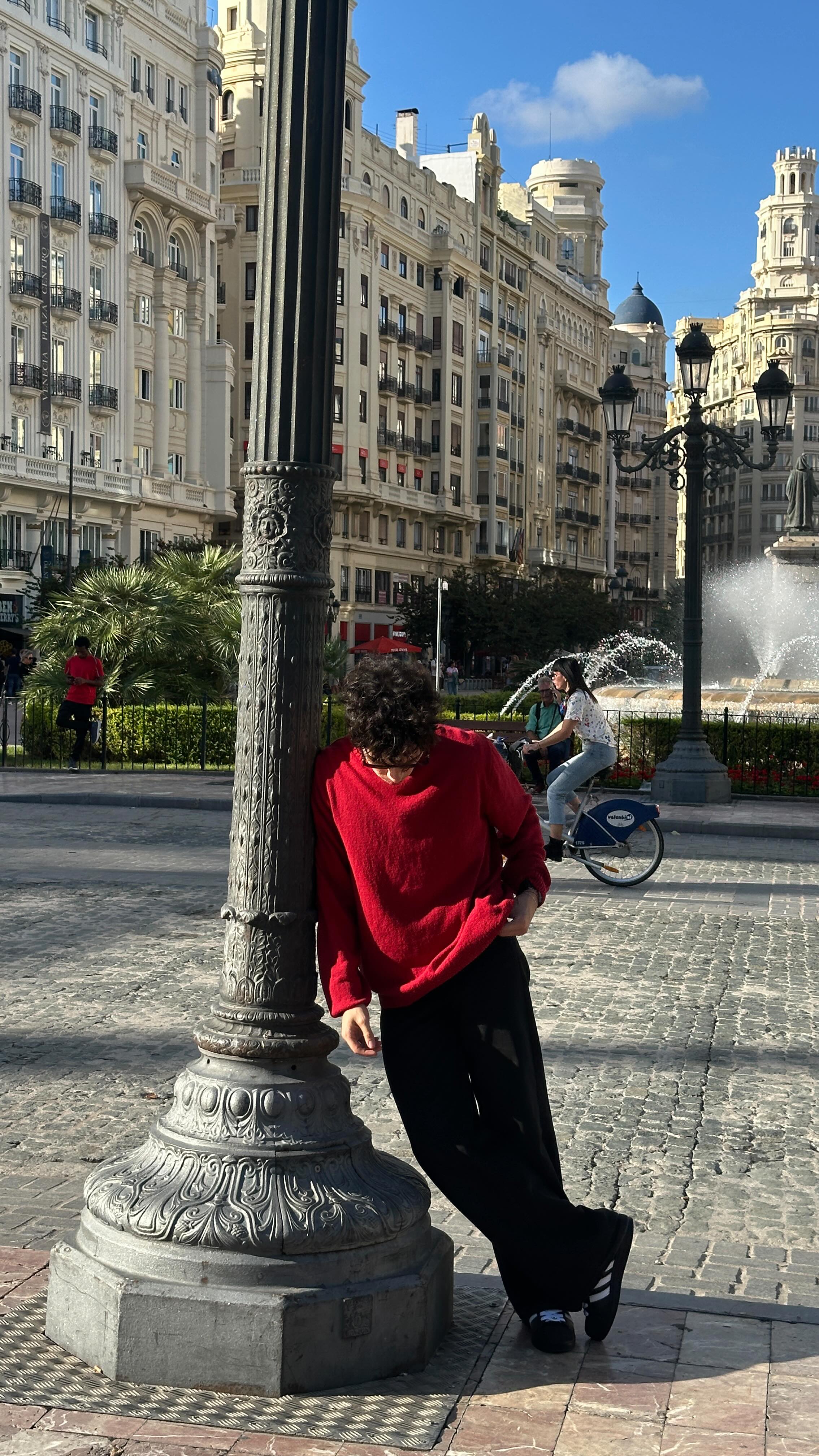 Instagram post by @jos.aranalde for GUESS. Caption reads: Minimal, pero con ese @guessmexico....