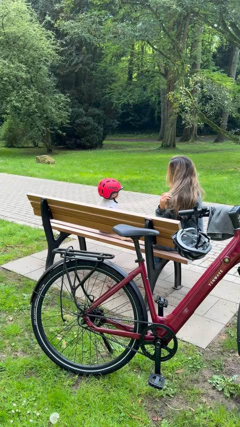 Instagram post by @melissadeines for TENWAYS E-Bike. Caption reads: Anzeige | A little trip, big memories 🧺🚴‍♀️ Out....