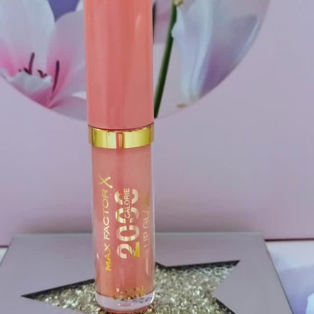Instagram post by @megi1610 for Max Factor. Caption reads: Witajcie Kochani 💕 

Uwielbiam błyszczyki do ust,....