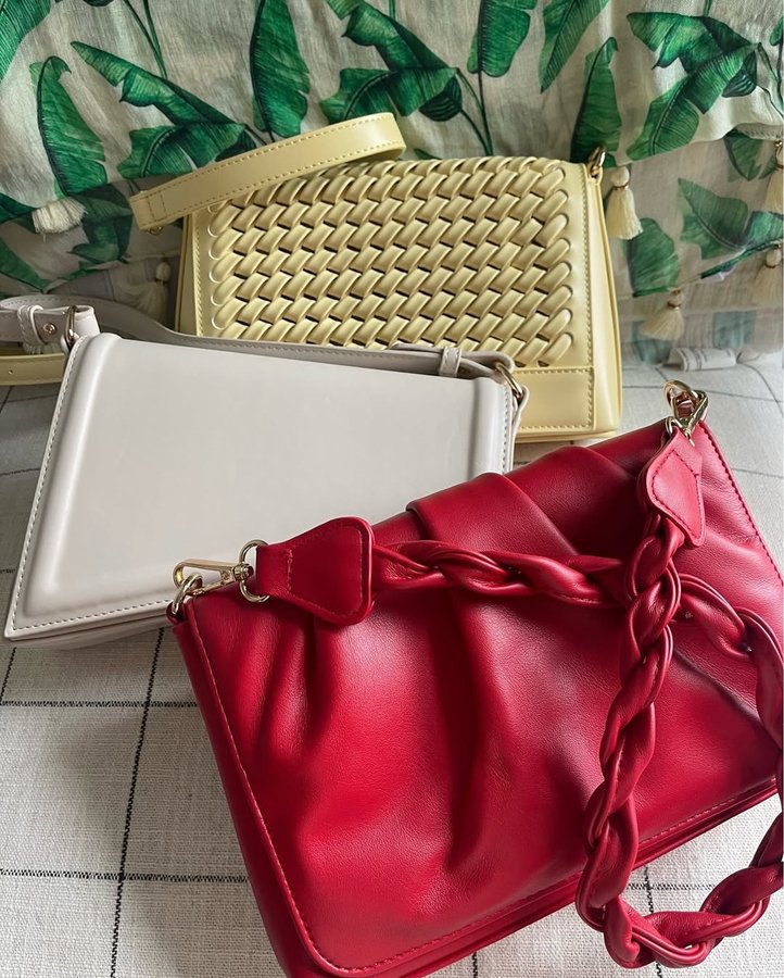 Instagram post by @thestyleexperiment for Urban Expressions. Caption reads: [...] (and affordable!) bags from....