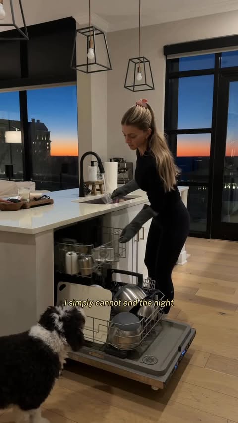 Instagram post by @brookemason for SkinnyDipped. Caption reads: [...] every night type of girl 🍫🍪🥛....