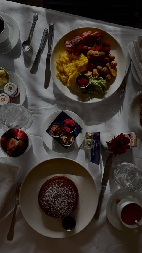 Instagram post by @sylviagani for Bridgerton. Caption reads: [...] a fancy night out 🫧🛌🤍 @netflixca....